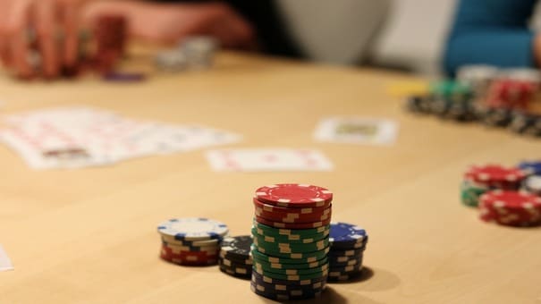 Rejam (Re – Steal) hay Rejam definition là một trong các hành vi mà người tham gia cá cược sẽ thực hiện trong bàn Poker. Rejam Poker có thể hiểu đơn giản thì Rejam chính là kỹ thuật cướp bài nhà cái vừa lấy đi trước đó. Re-raise poker là kỹ năng đòi hỏi kinh nghiệm khá nhiều đến từ những người chơi, đặc biệt là các tay chơi lâu năm. Thế nhưng, kỹ thuật này tương đối khó và không phải ai cũng có thể nắm giữ một cách rõ ràng. Hẫy đến iBet1668 thông tin sản phẩm để biết thêm chi tiết nhé .