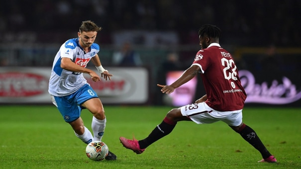 Nhận định bóng đá trận Torino vs Napoli diễn ra vào lúc 21h00 ngày 7/1 trong khuôn khổ vòng 19 Serie A 2023/24 phân tích thông tin lực lượng, đội hình dự kiến, soi kèo nhà cái, dự đoán tỉ số. Hãy đến iBet1668 soi kèo bóng đá để biết thêm thông tin nhé .