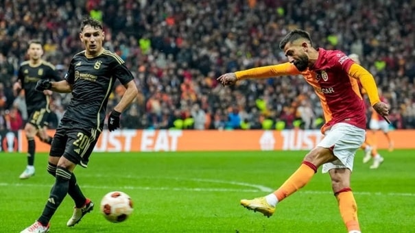 Sparta Prague vs Galatasaray 3h00 ngày 23/2 (Europa League 2023/24) Bàn thắng muộn vào phút 90+1 của tiền đạo chủ lực Icardi (từng khoác áo Inter Milan và PSG) đã giúp Galatasaray có chiến thắng kịch tính 3-2 ở lượt đi trong trận cầu có đến 2 thẻ đỏ chia đều cho mỗi bên. Dẫu sao, nhà ĐKVĐ Thổ Nhĩ Kỳ đã chiếm được chút lợi thế trước trận lượt về. Hãy đến iBet1668 soi kèo bóng đá để biết thêm thông tin nhé .